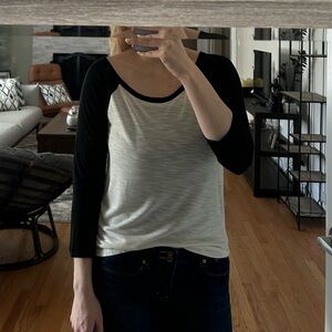 American Eagle Outfitters Black and Cream Long Sleeve Tee